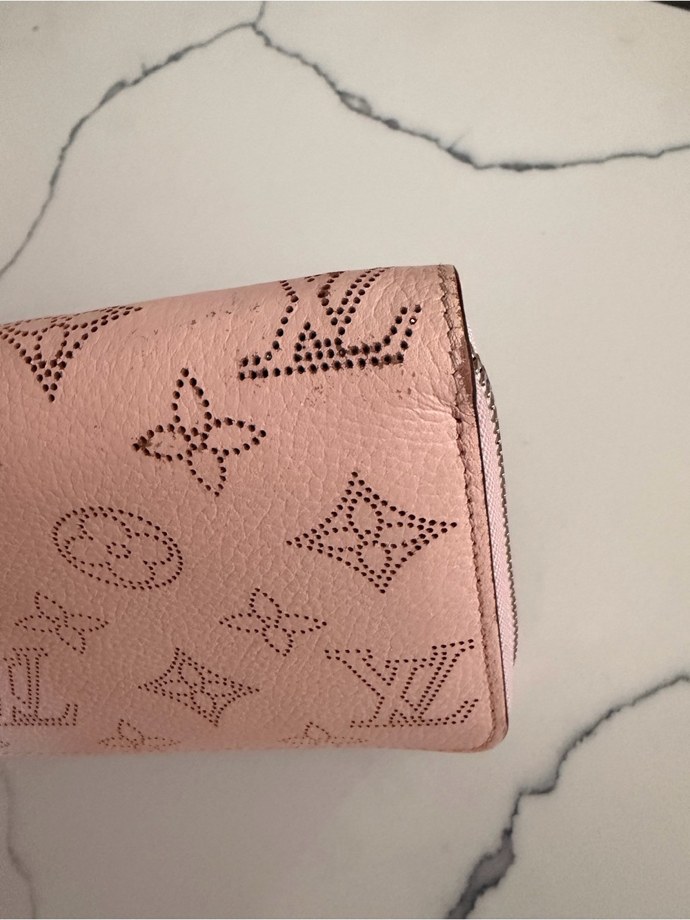 Louis Vuitton Blush Mahina Monogram Zippy - Picture 10 of 11